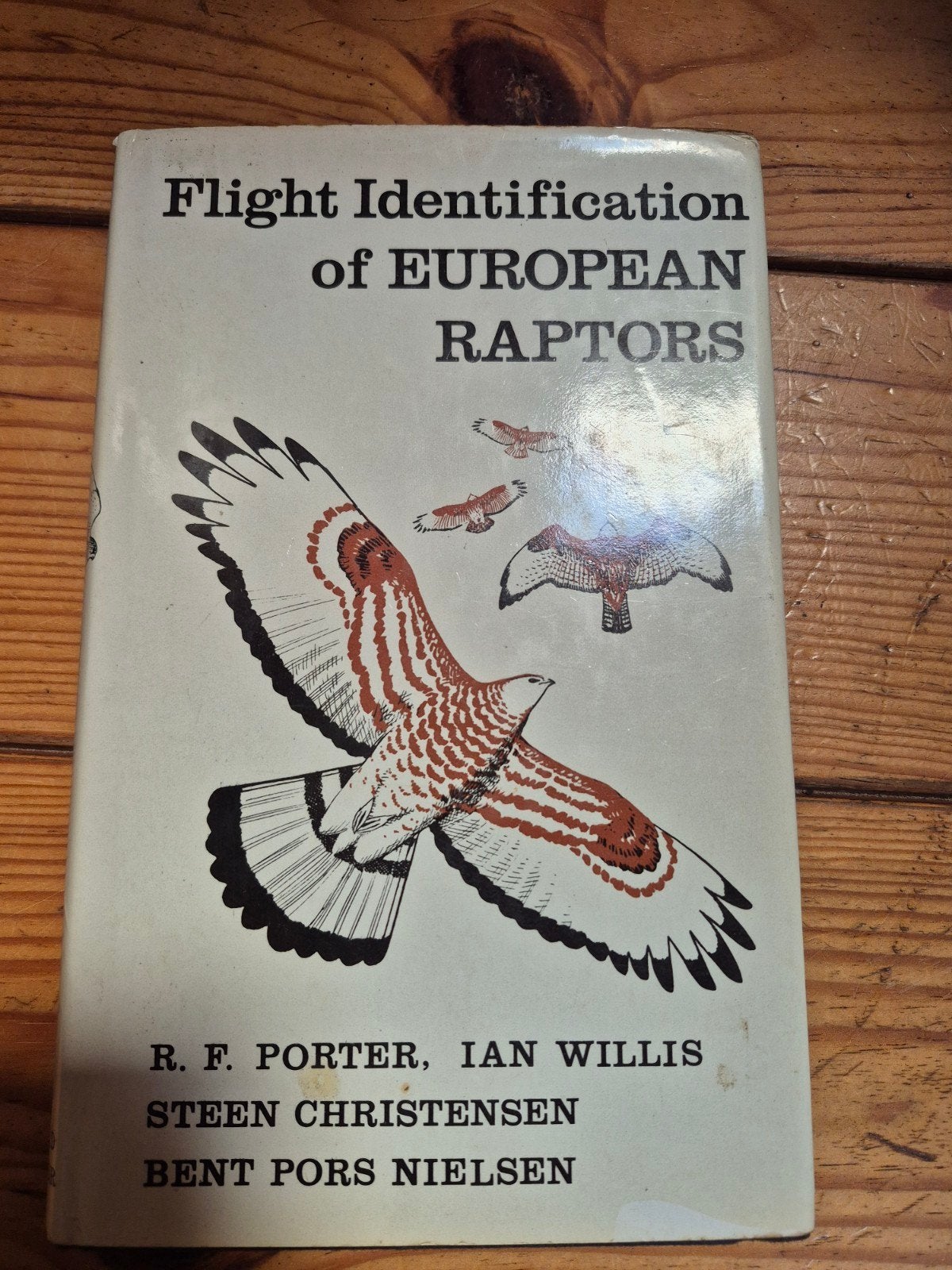 Flight Identification of European Raptors - Vogelboek, Ophalen of Verzenden, Gelezen, Vogels, R.F. Porter, Ian Willis, Steen Christensen, Bent Pors Nielsen