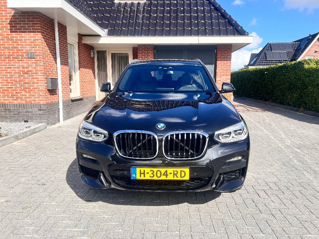 BMW X3 Xdrive20i High Executive | M Sportpakket | Head up, 1998 cc, Beige, 4 cilinders, 2000 kg