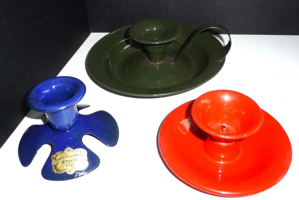 3 GEEMAILLEERDE KANDELAARS ROOD BLAUW EN GROEN VINTAGE, Antiek en Kunst, Antiek | Emaille, Verzenden