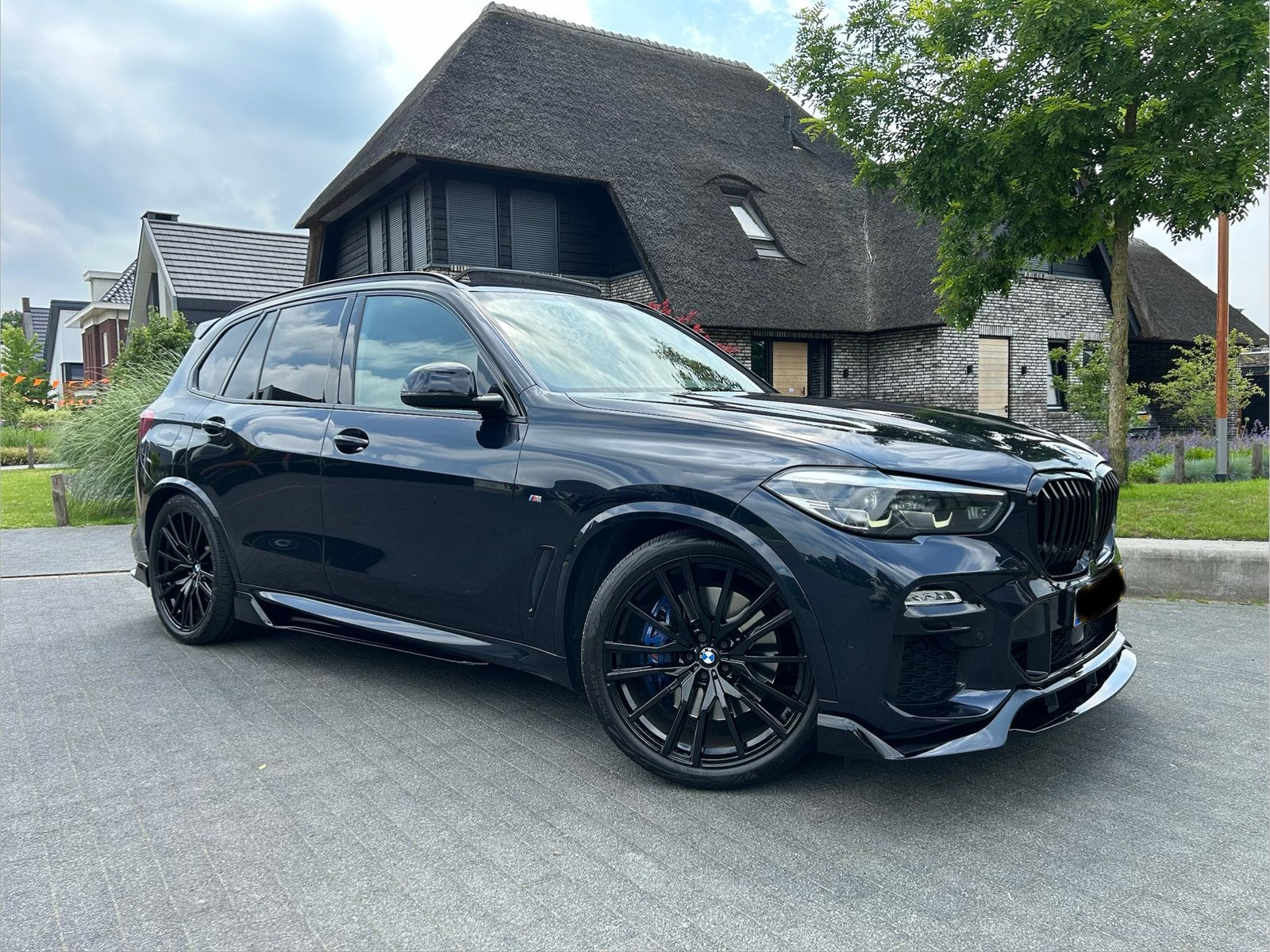 BMW X5 X-drive 3.0 45e M-pakket / Skylounge / 22 inch 394pk, Parkeerassistent, X5, Zwart, 2410 kg