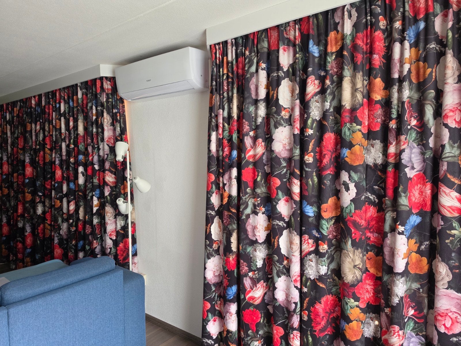 Zeer luxe velours gordijnen met bloemenprint, verduisterend, Huis en Inrichting, Fluweel, Ophalen of Verzenden, Gebruikt, Overgordijn
