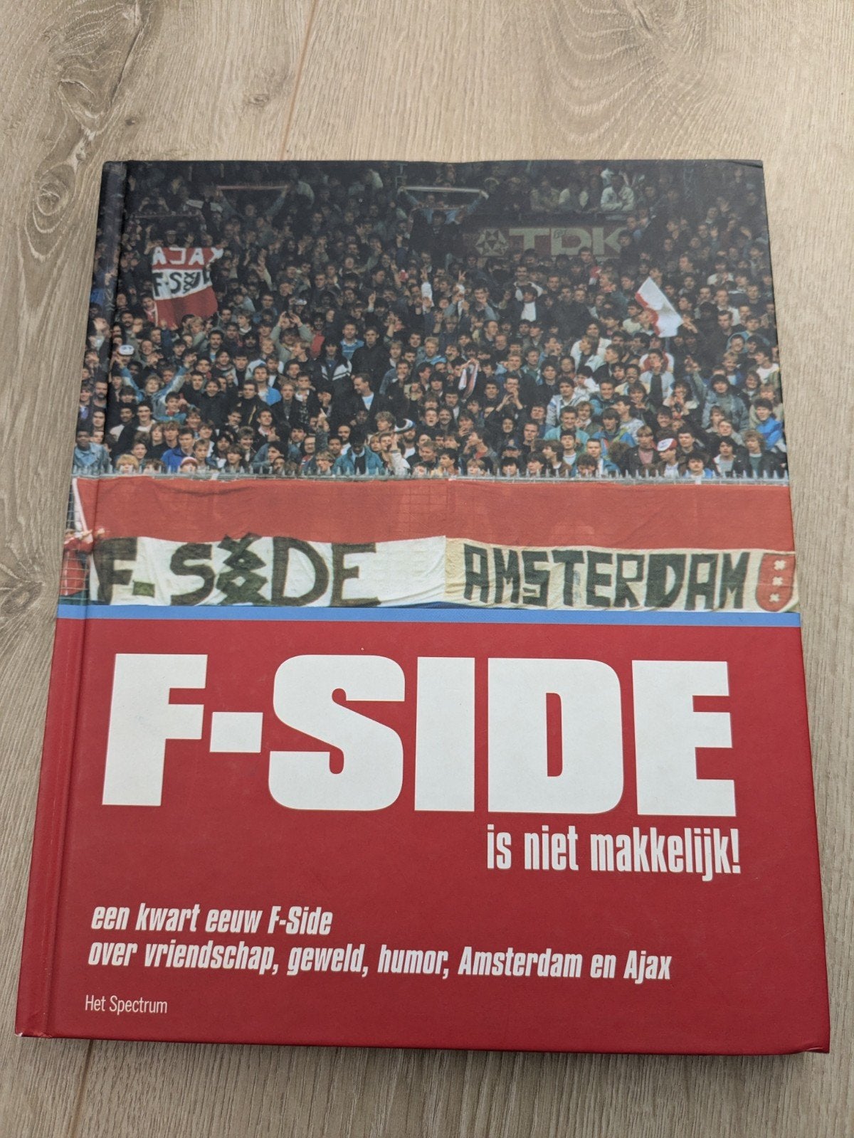 F-Side is niet makkelijk Ajax Hooligans Amsterdam voetbal, Boeken, Ophalen of Verzenden, Zo goed als nieuw, Balsport