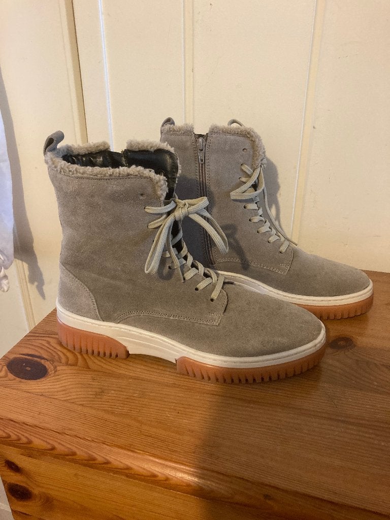 Aparte hoge bruine suede schoenen van Hush Puppies, maat 40, Bruin, Verzenden, Lage of Enkellaarzen, Zo goed als nieuw