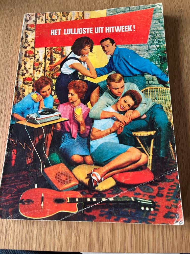 Vintage Het lulligste uit Hitweek! -  underground tijdsch, Boeken, Ophalen of Verzenden, Gelezen, Overige typen