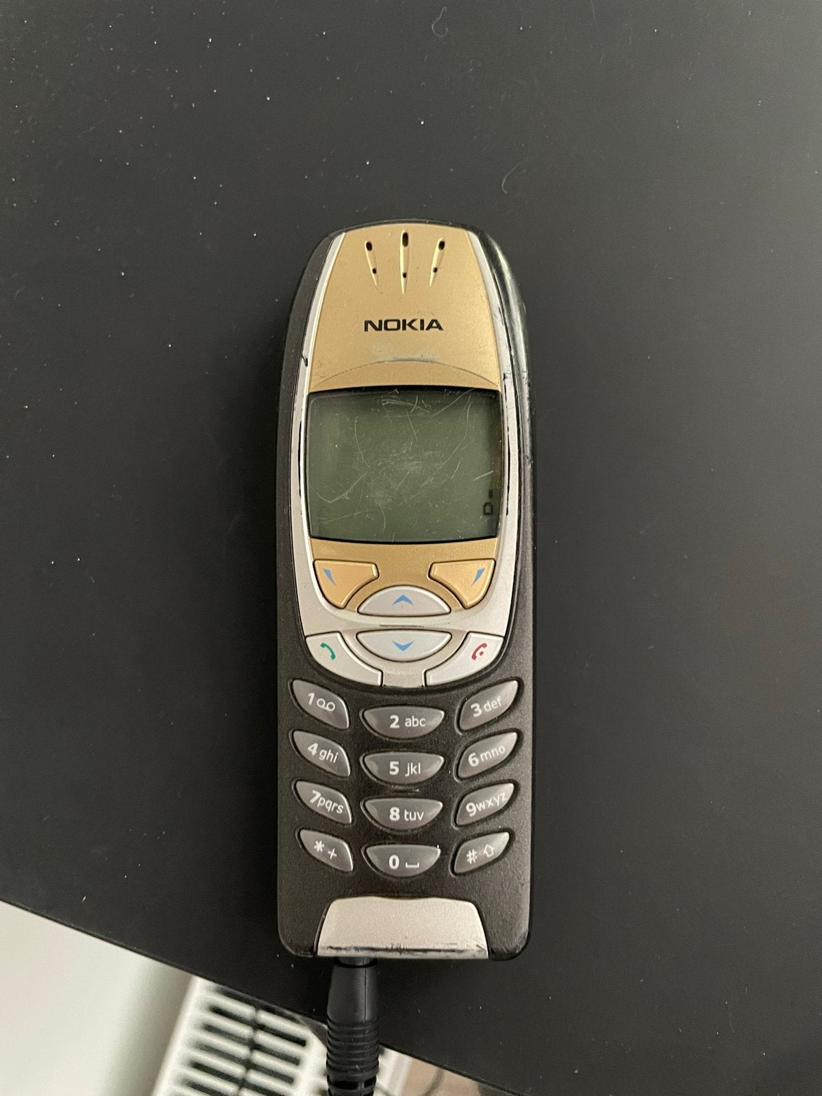 Oude Nokia telefoon (model 6310i) met oplader, Gebruikt, Overige kleuren, Verzenden, Geen camera