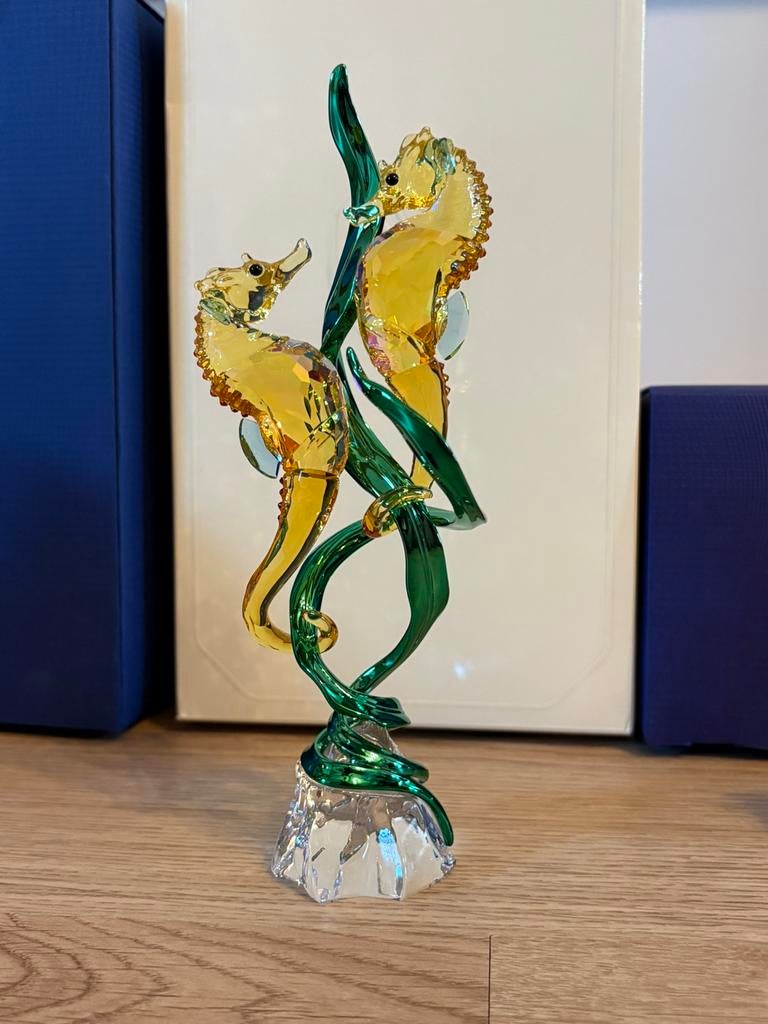 Swarovski jaarstuk zeepaardjes, Verzamelen, Swarovski, Ophalen of Verzenden, Zo goed als nieuw, Figuurtje