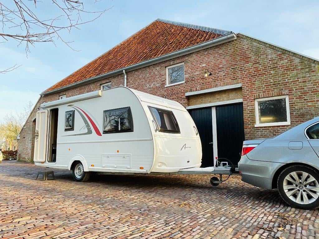 Bürstner Averso 2017 – BOVAG – Thule Luifel – Douche –Toilet, Caravans en Kamperen, Caravans, Rondzit, Particulier, Vast bed, Bürstner
