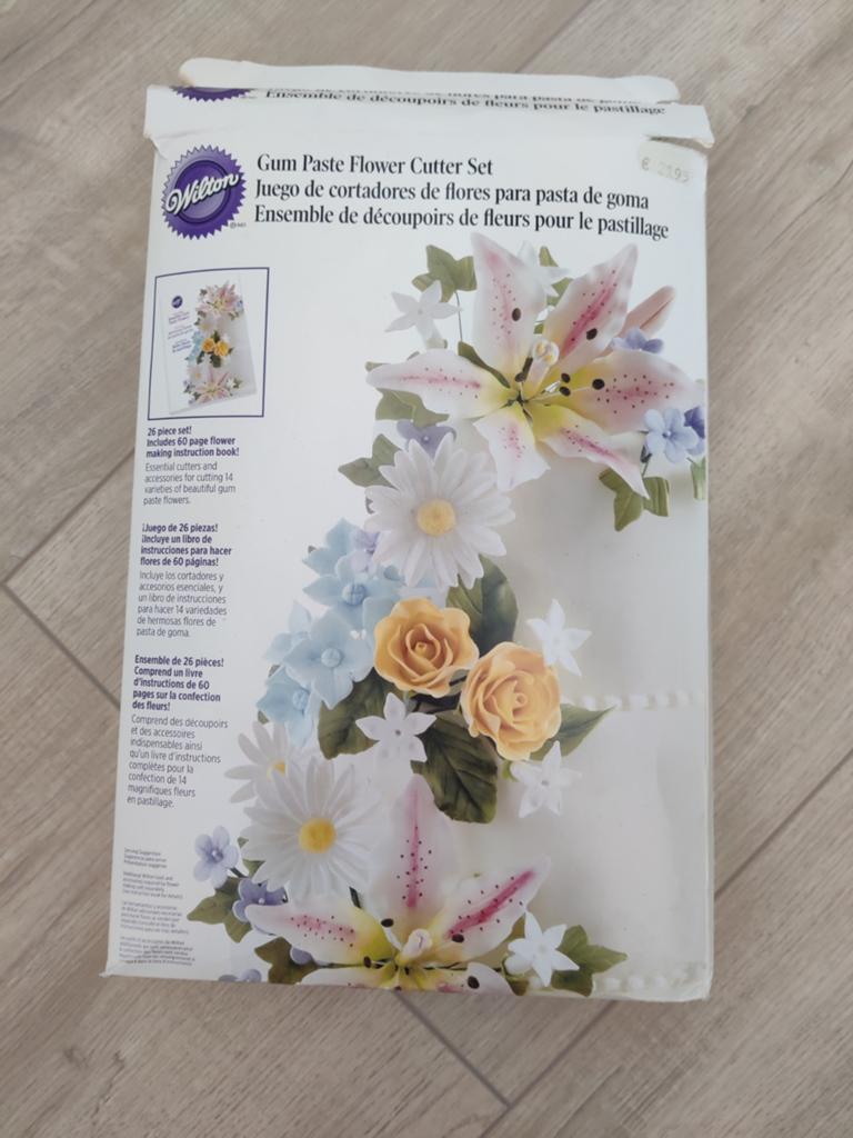 Wilton Gum Paste Bloem Uitstekerset - 26-delig, Ophalen