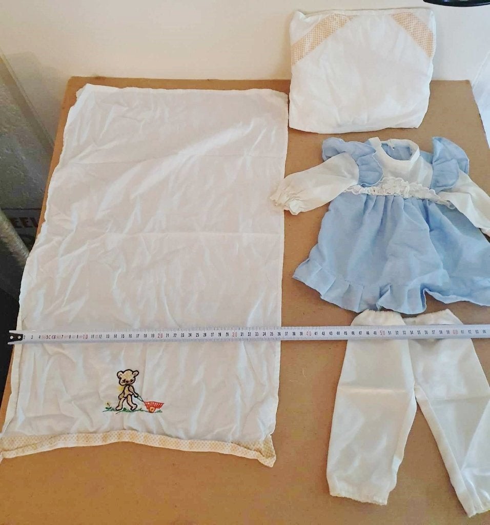Oude poppen-baby kleren,lakentje,kussentje,jr'60-70, Ophalen of Verzenden, Gebruikt, Kleertjes