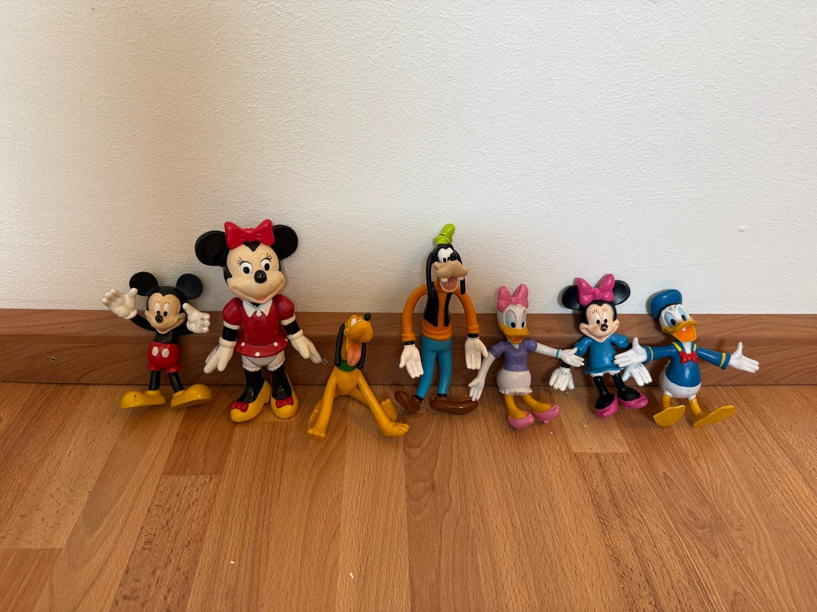 Set van 7 Disney Figuren: Mickey, Minnie, Donald, Katrien, G, Ophalen of Verzenden, Mickey Mouse, Gebruikt, Beeldje of Figuurtje