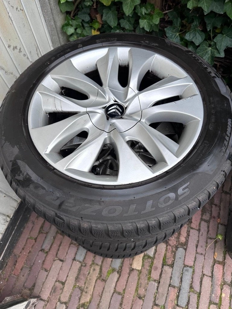 Pirelli winterbanden 225/55 R17 4x108, Ophalen, Gebruikt, 17 inch, Winterbanden