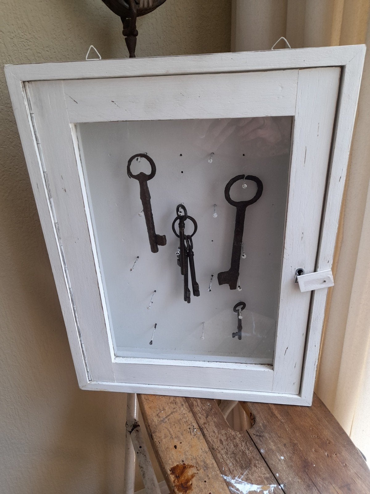 brocant wit vitrine kastje, Antiek en Kunst, Ophalen
