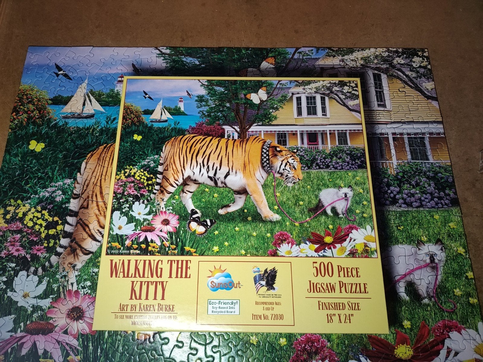 Sunsout puzzel 500 XL stukjes Walking the Kitty, Hobby en Vrije tijd, Ophalen of Verzenden, 500 t/m 1500 stukjes, Zo goed als nieuw