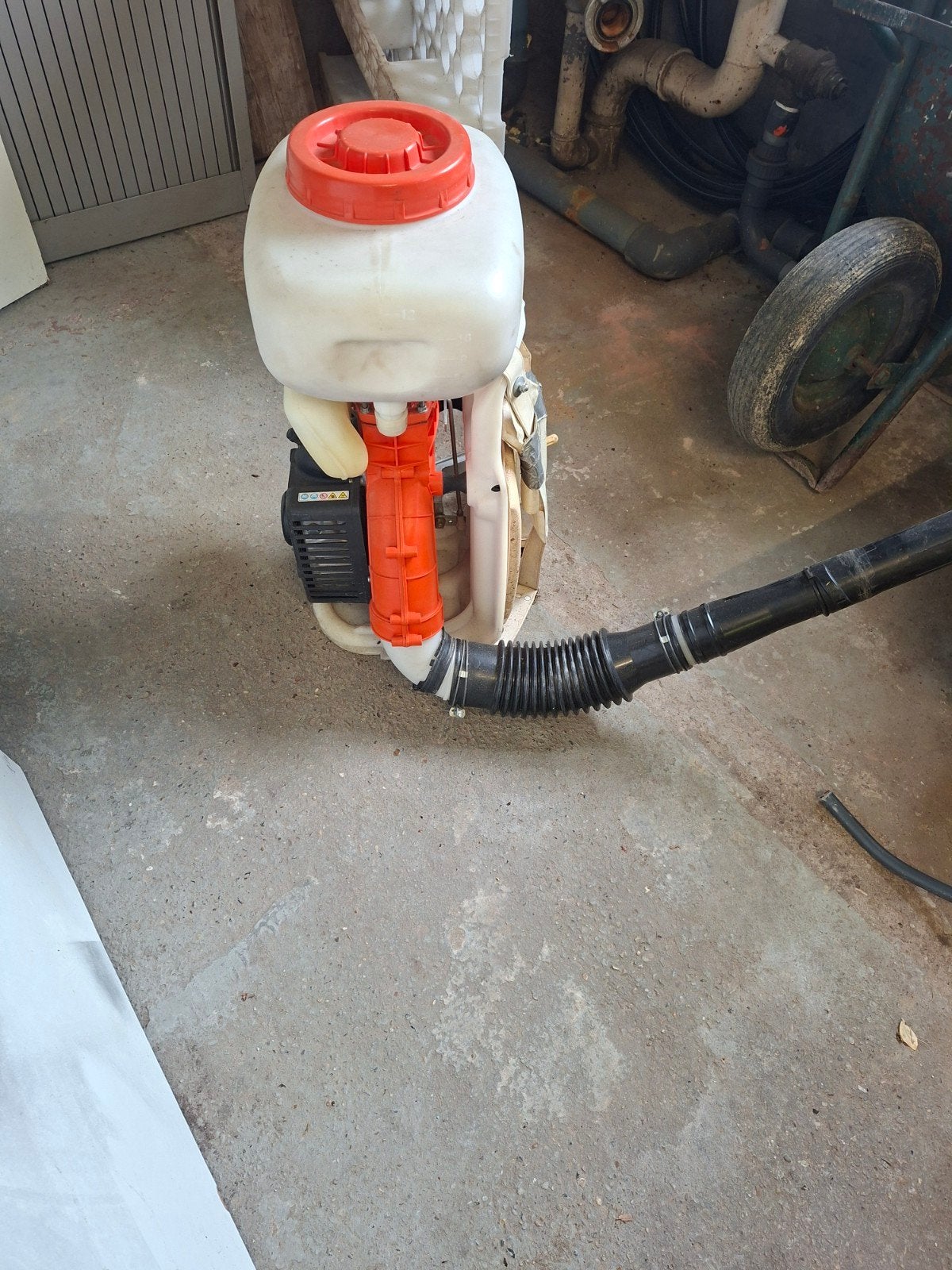 Krachtige rugspuit op benzine - Ruggedragen, Ophalen, Benzine, Gebruikt, Onbekend