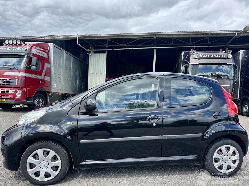 Peugeot 107 Gereserveerd 1.0-12v automaat 68pk XS 5drs - nap, Auto diversen, Automaat, Zwart, 998 cc, Benzine