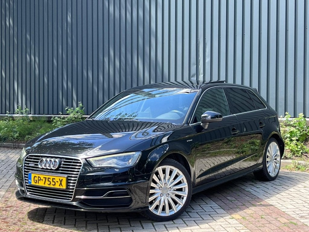 Audi A3 1.4 E-tron 3x S-Line| Pano| Automaat| Keyless| Navi, Auto's, 4 cilinders, Leder en Stof, Zwart, 1395 cc