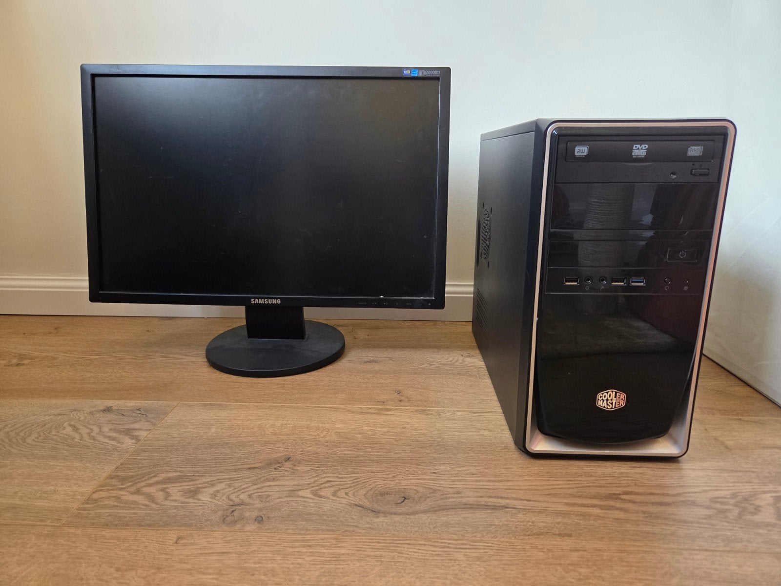 Desktop PC met monitor - Cooler Master & Samsung, Computers en Software, Desktop Pc's, Ophalen, Gebruikt, 2TB, Met monitor