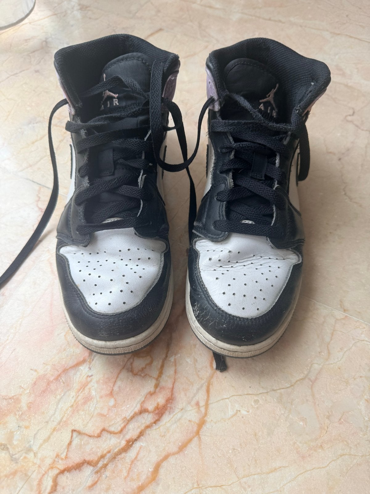 Jordan 1 Mid 'Light Smoke Grey' sneakers - Maat 38.5, Ophalen of Verzenden, Gedragen, Zwart, Sneakers of Gympen