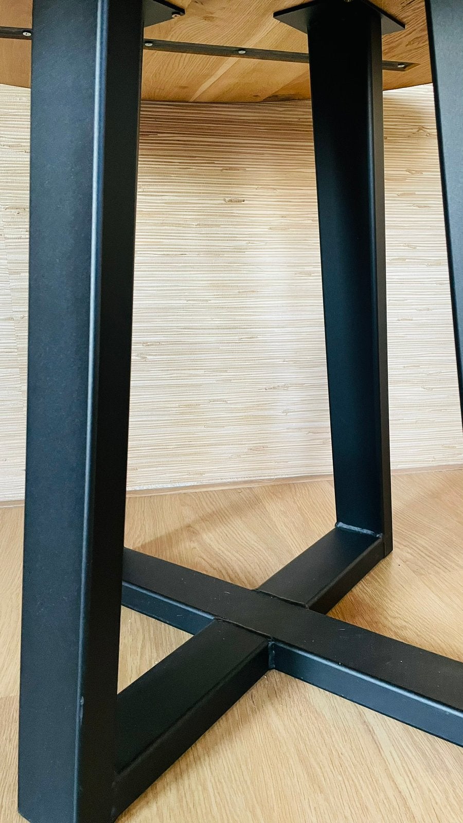 Foto 10 van TABLE DU SUD ronde eettafel 110 cm - eiken Charcoal