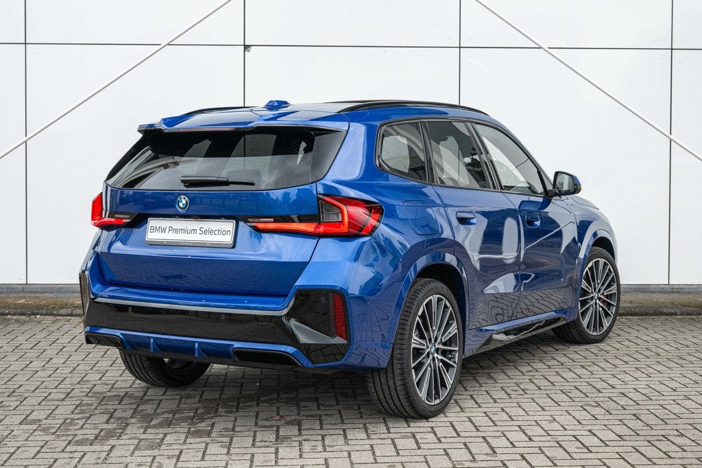 BMW iX1 eDrive20 M Sport / Panoramadak / Sportstoelen / Comf, Auto's, BMW, Gebruikt, Met garantie (alle), Origineel Nederlands