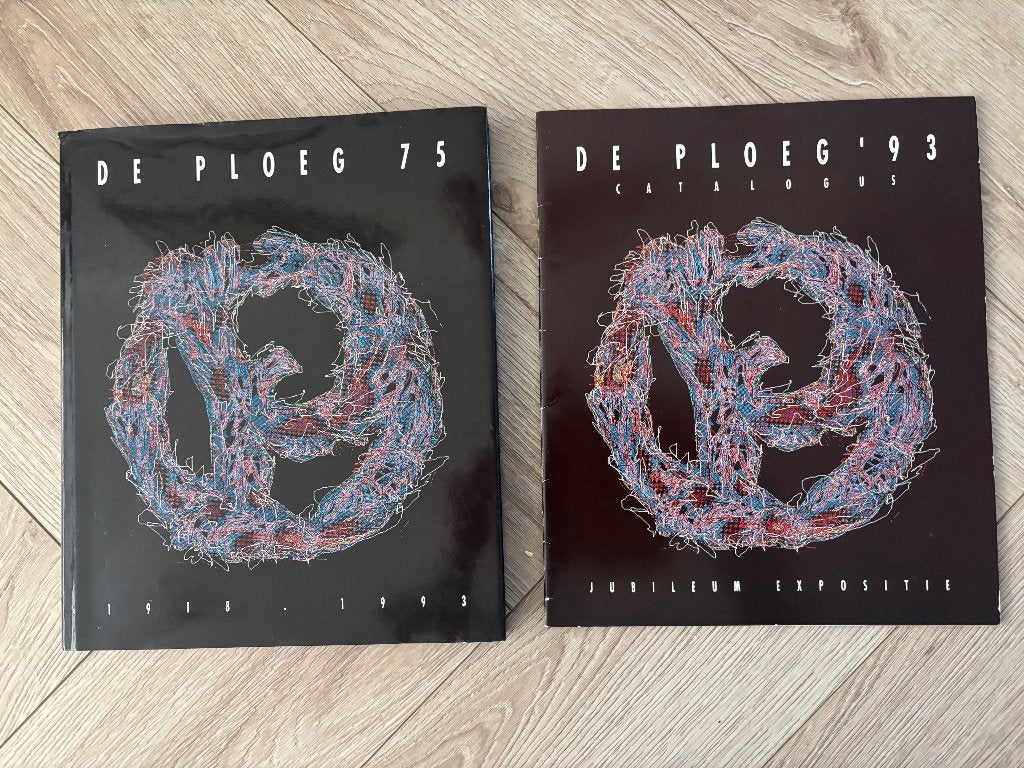 Boek; De Ploeg 75  + catalogus expositie De Ploeg 93., Boeken, Zo goed als nieuw, Schilder- en Tekenkunst, Carolien ten Bruggencate, Karen Buschman