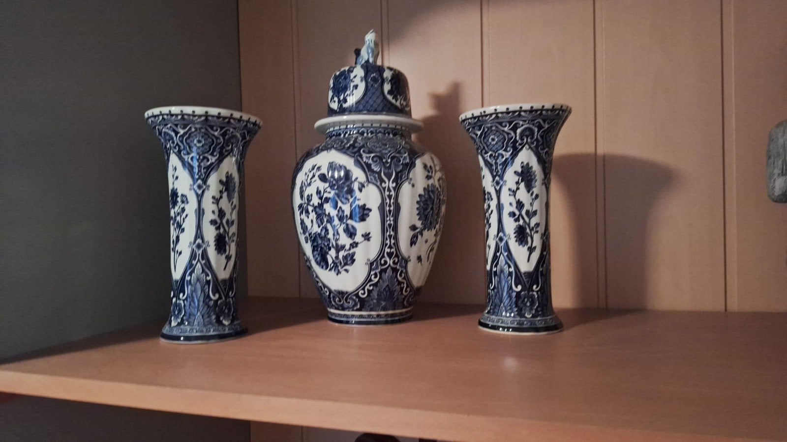 Delfts Boch aardewerk set: vaas en 2 vazen, Antiek en Kunst, Ophalen