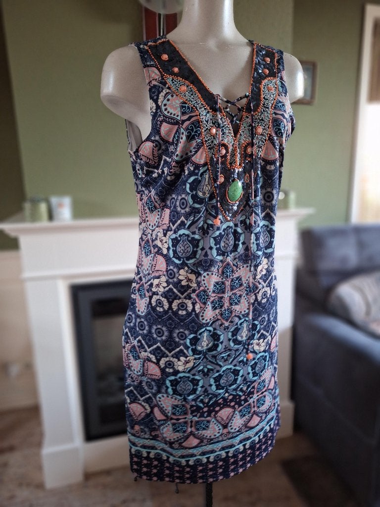 K-Design K Design jurk mooie bewerkte hals XL, Kleding | Dames, K-design, Maat 46/48 (XL) of groter, Knielengte, Gedragen