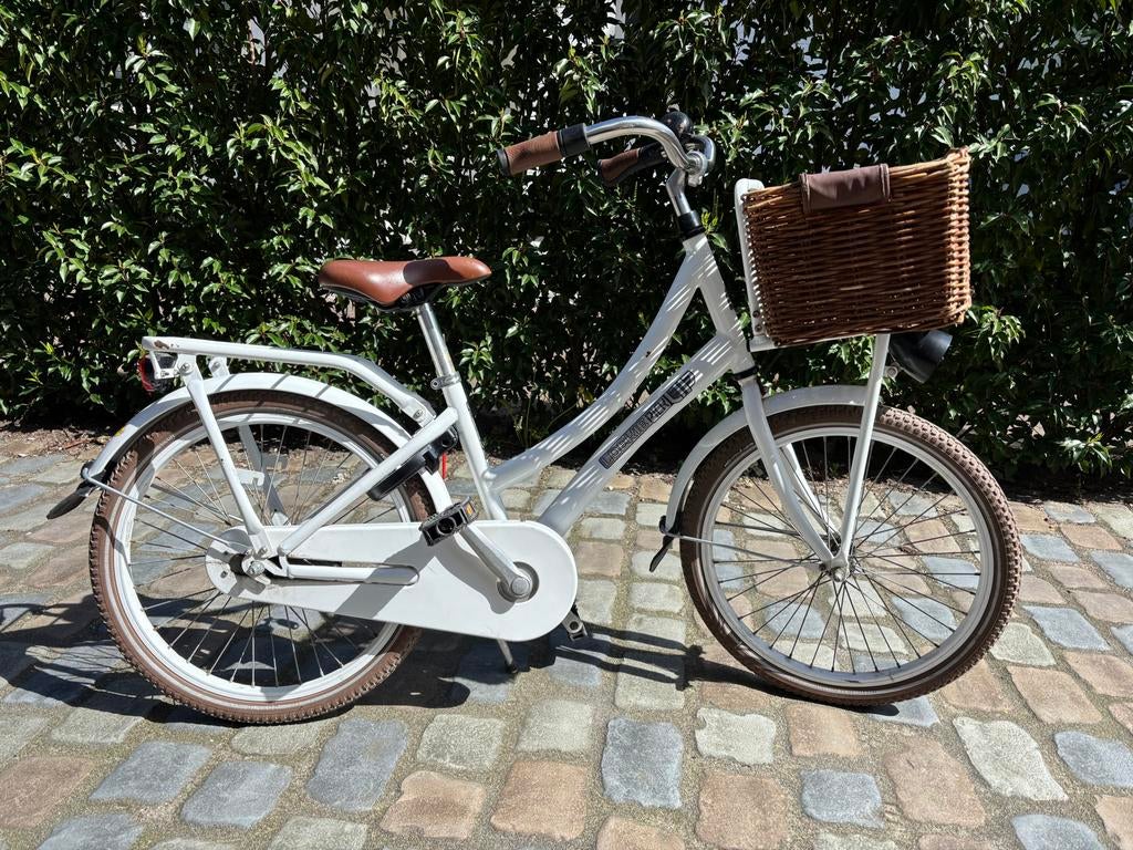 Loekie Pick up witte kinderfiets met Basil mandje - 20 inch, Fietsen en Brommers, Fietsen | Kinderfietsjes, Ophalen, Gebruikt