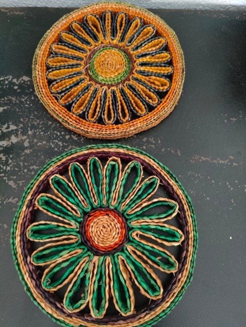 Vintage rieten onderzetters rond 2x, Huis en Inrichting, Woonaccessoires | Onderzetters, Gebruikt, Meerkleurig, Ophalen of Verzenden