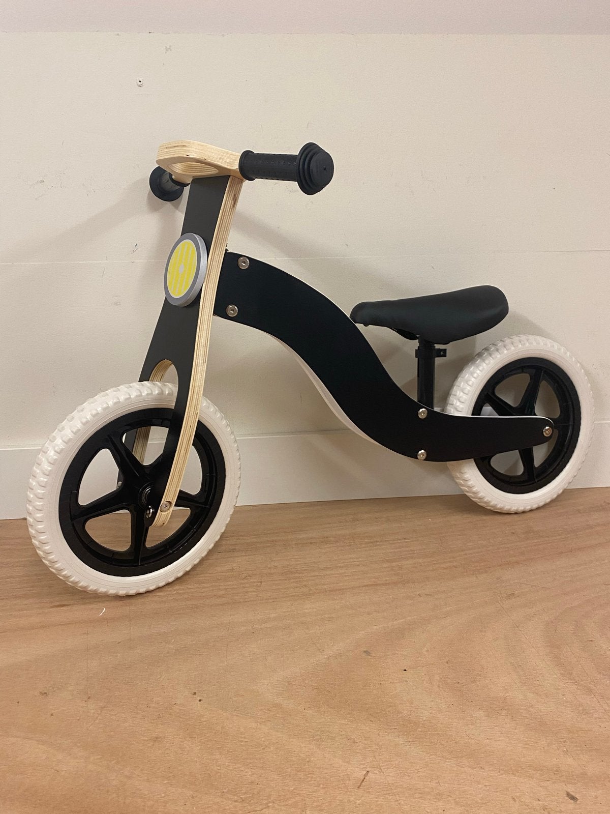 Nieuwe houten loopfiets voor kinderen vanaf 2 jaar, Kinderen en Baby's, Speelgoed | Buiten | Voertuigen en Loopfietsen, Ophalen of Verzenden