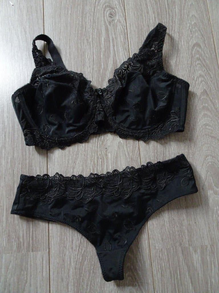 Hunkemöller DIVA set – BH 75E + string M ongedragen, Hunkemöller, Ophalen of Verzenden, Zwart, Setje