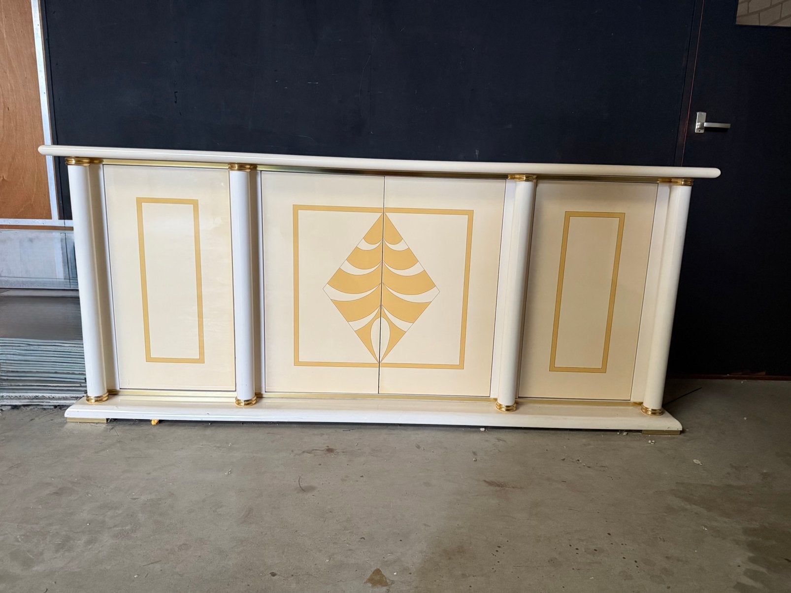 Dressoir merk Turri in zeer mooie staat veel ruimte, Ophalen, Zo goed als nieuw, 25 tot 50 cm