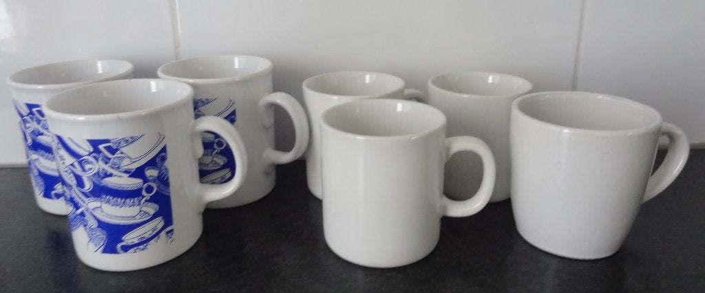 7 mokken, wit en wit blauw, Gebruikt, Ophalen of Verzenden, Overige stijlen, Kop(pen) en/of Schotel(s)