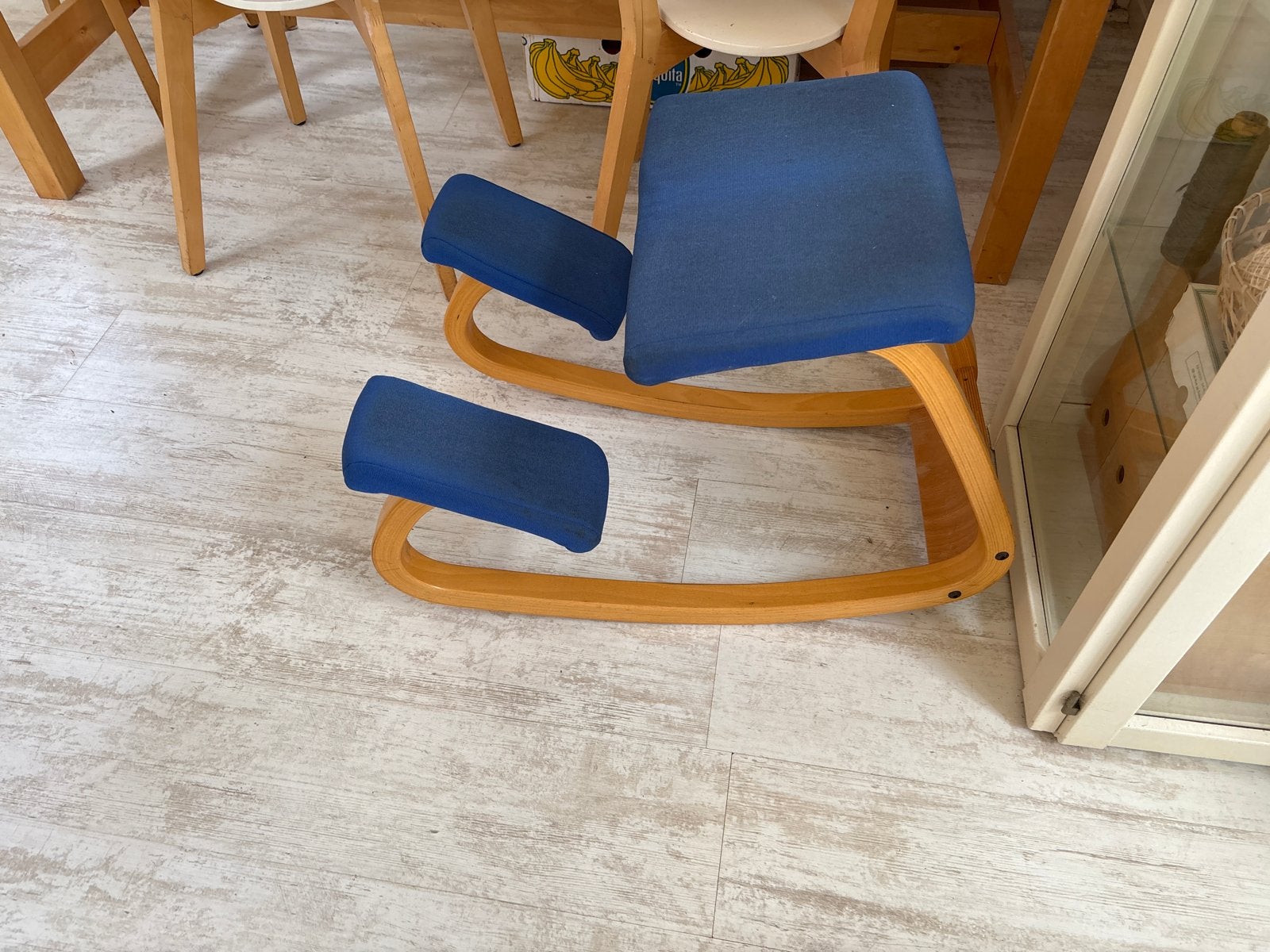 Ergonomische kniestoel - Blauw met houten frame, Ophalen, Gebruikt, Blauw, Eén