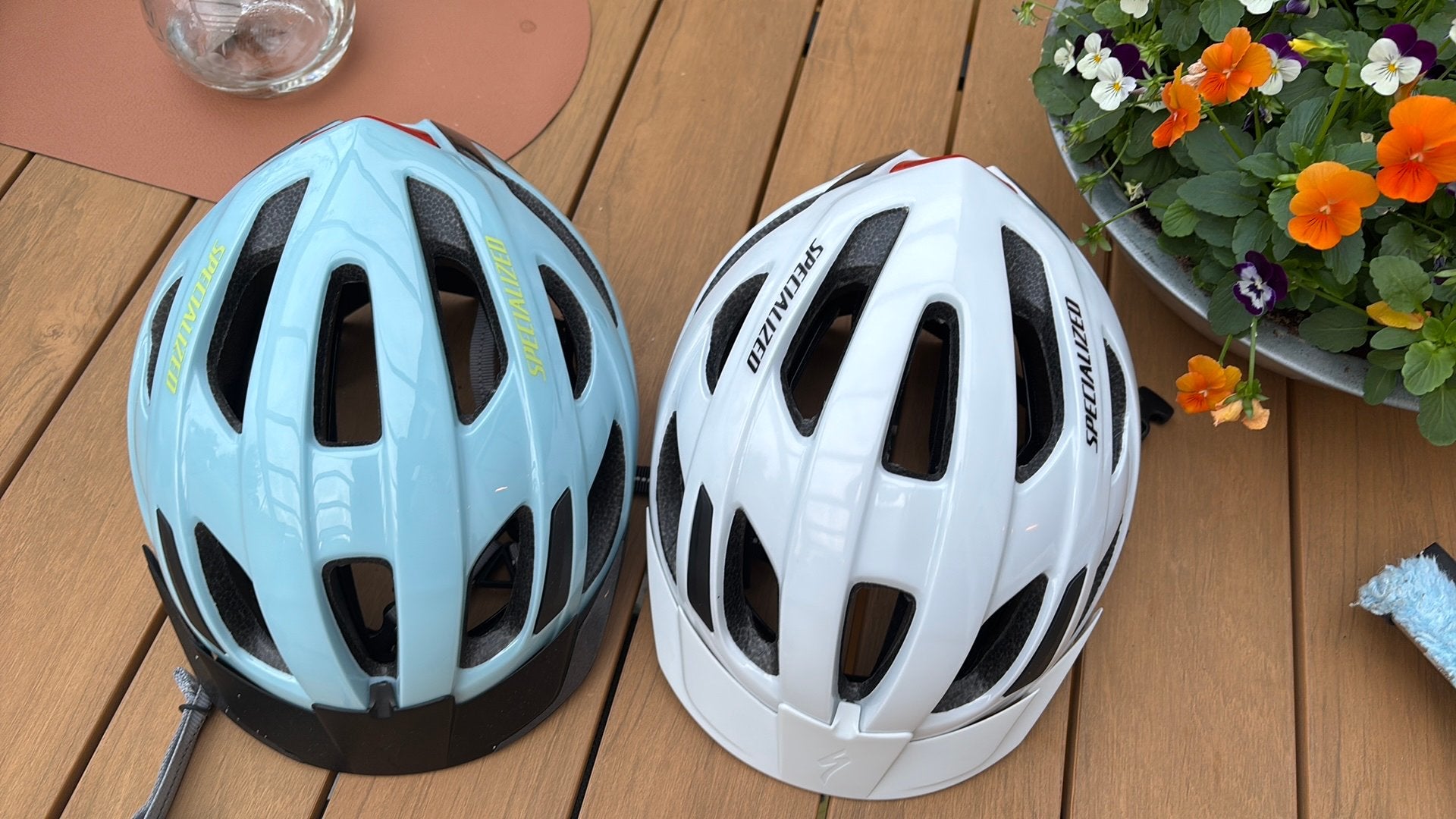 2x fietshelm Specialized, Fietsen en Brommers, Fietsaccessoires | Fietshelmen, Ophalen, Zo goed als nieuw, Heer of Dame
