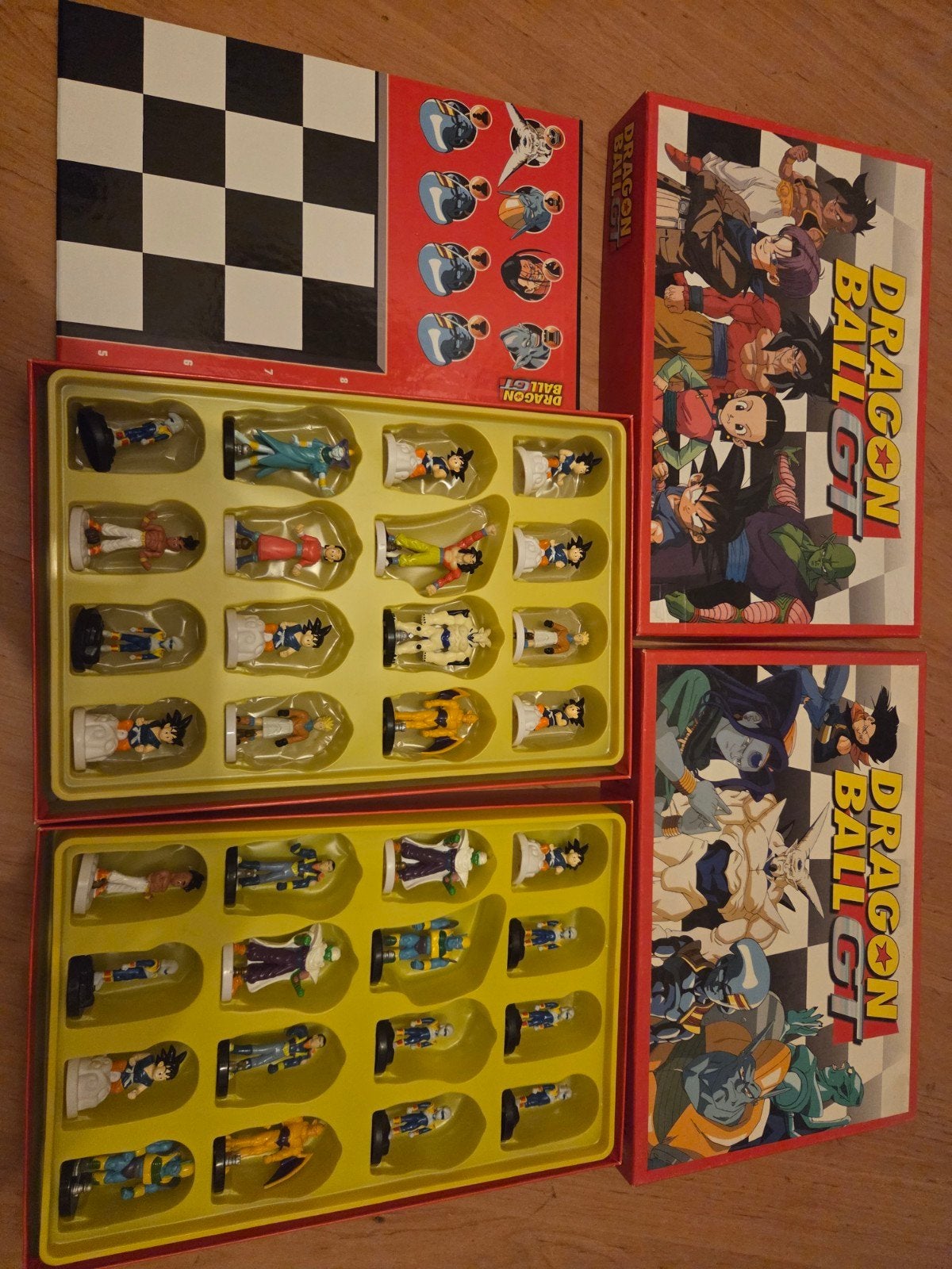 Dragon Ball Z & GT Schaakspel met Figuren en Mappen, Ophalen of Verzenden, Gebruikt