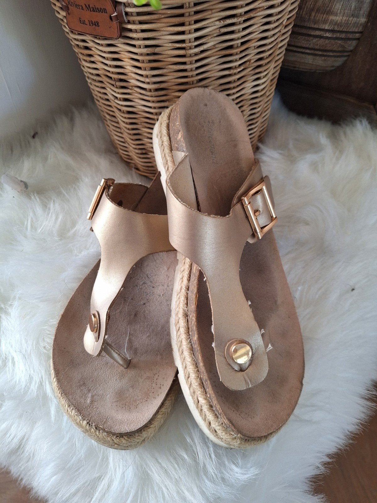 Goudkleurige Teenslippers - Graceland, Slippers, Overige kleuren, Ophalen of Verzenden, Zo goed als nieuw