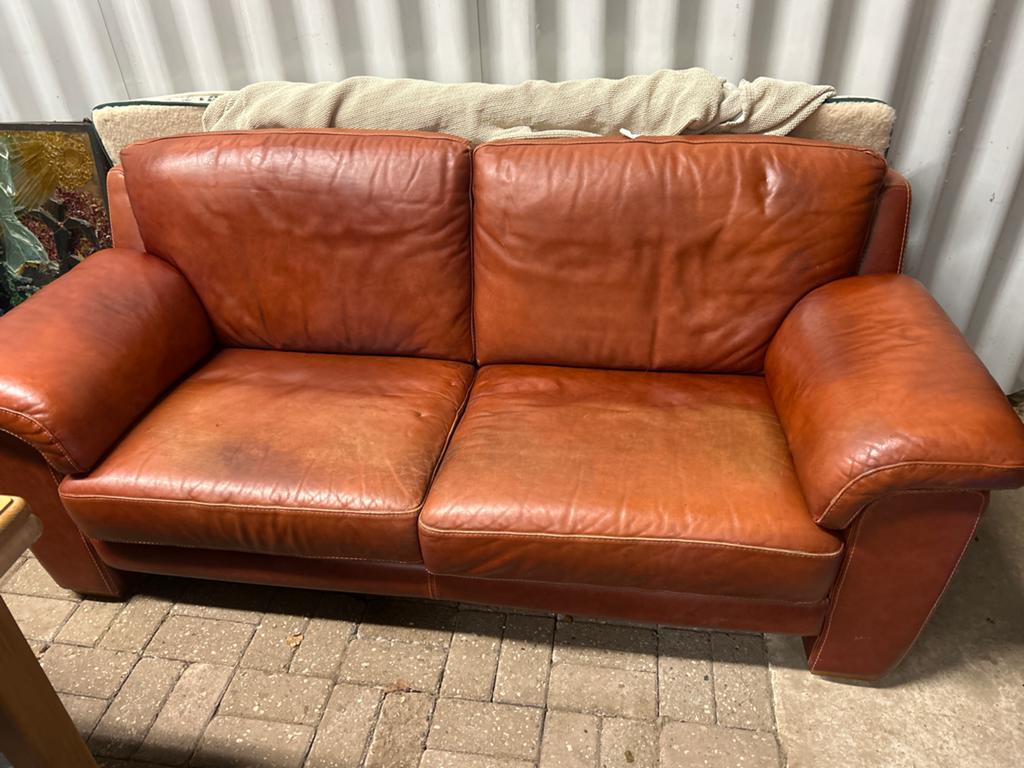 Comfortabele bruine leren tweezitsbank, Ophalen, 150 tot 200 cm, Tweepersoons, Zo goed als nieuw