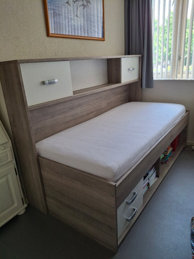 kajuitbed, Ophalen, 85 tot 100 cm, Zo goed als nieuw, Matras