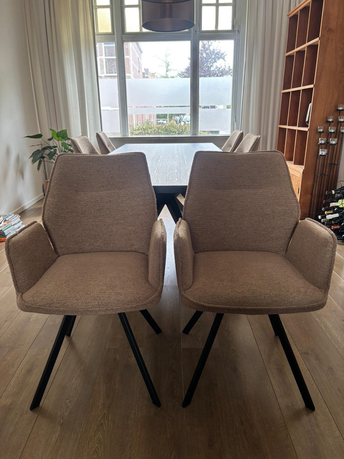 6 beige eetkamerstoelen - zwart onderstel - nieuwstaat, Huis en Inrichting, Stoelen, Overige kleuren, Ophalen of Verzenden, Zo goed als nieuw