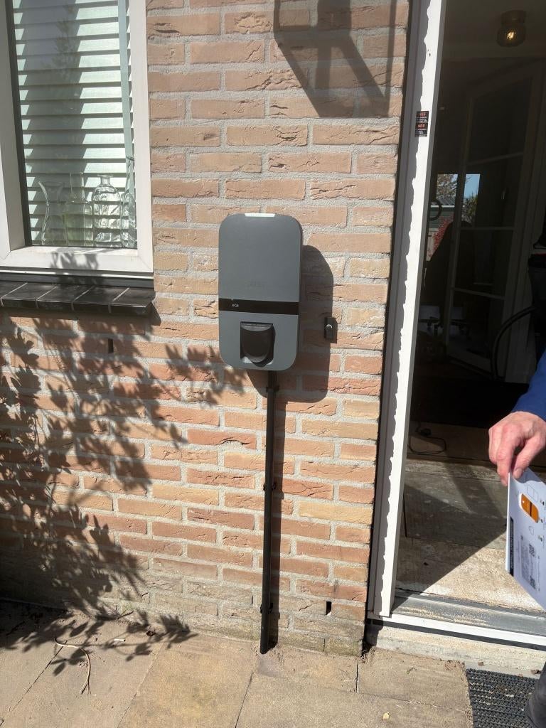 Peblar Laadpaal installatie voor aankomende zaterdag Middag, Ophalen, Nieuw, Laadpaal