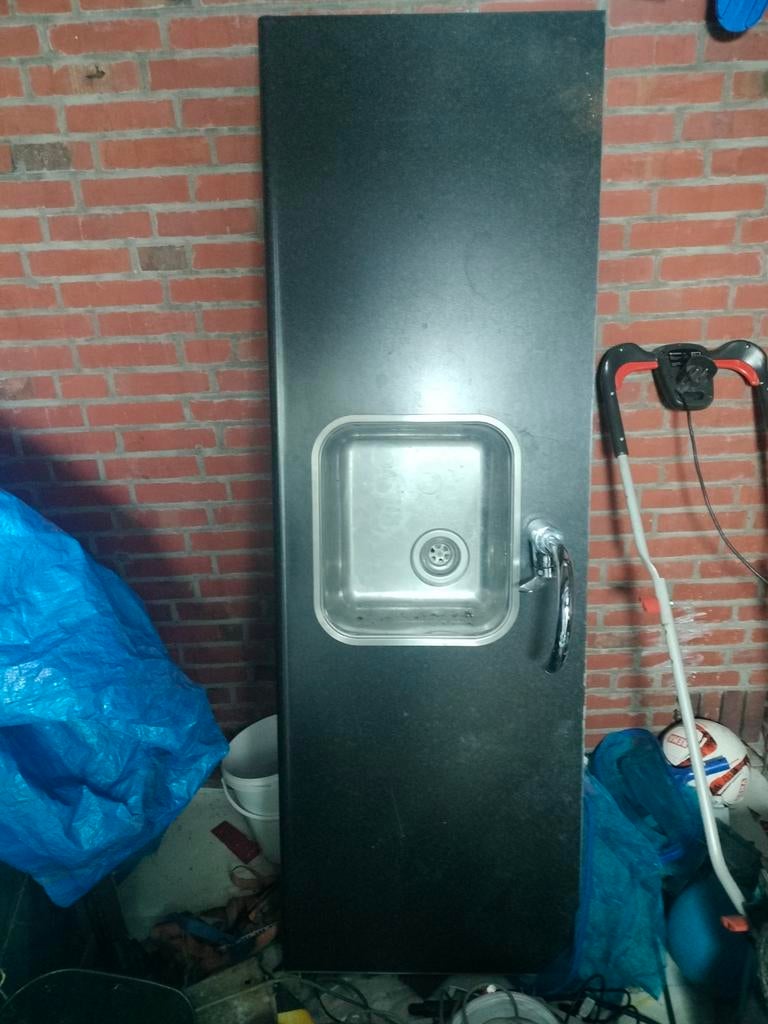 Zwart aanrechtblad met spoelbak en kraan, Gebruikt, 200 cm of meer, Zwart, 50 tot 75 cm