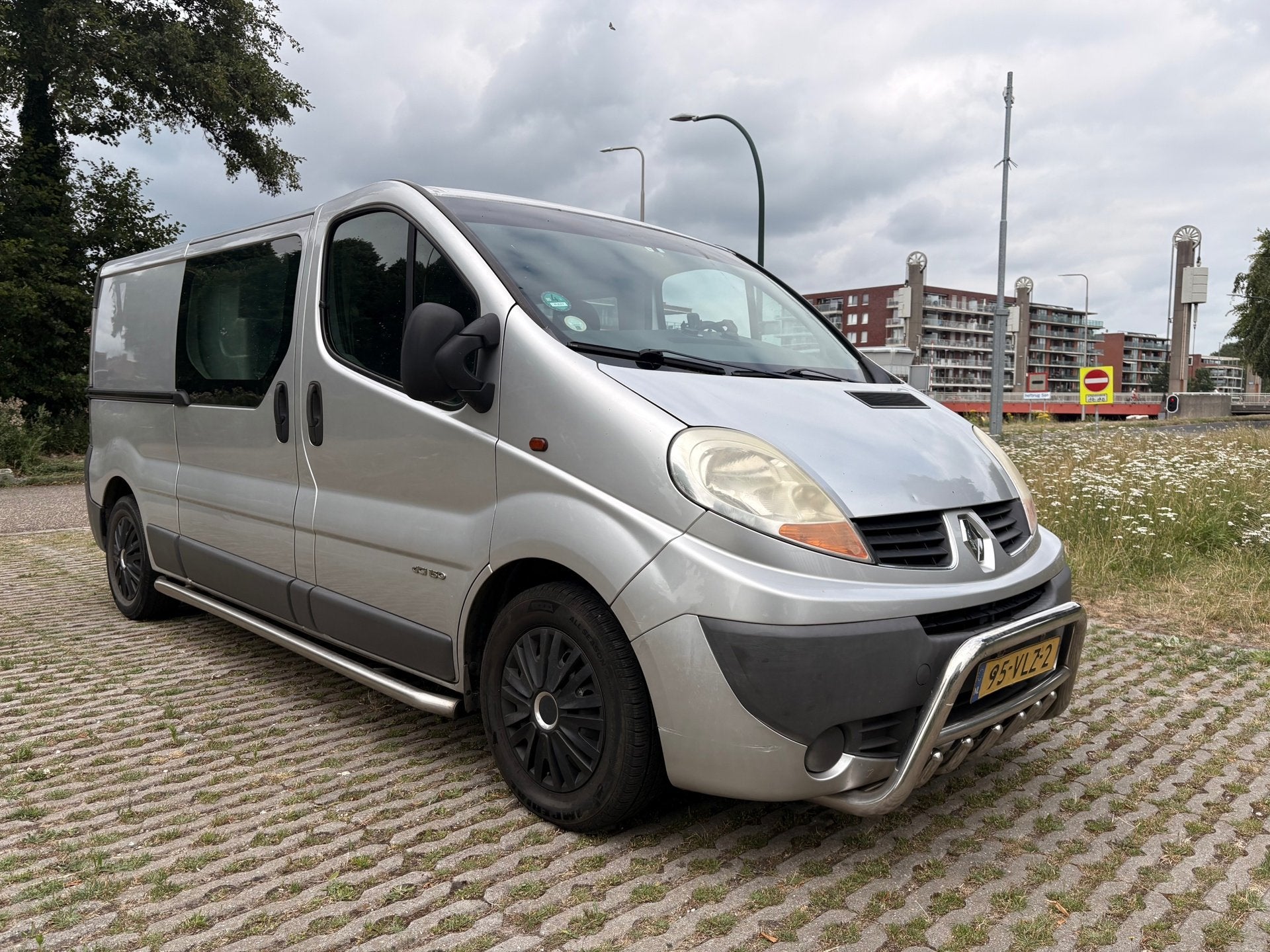 Renault Trafic 2.5 dCi T29 L2H1 DC - verlengde - airco - 6p., Auto's, Stof, Gebruikt, 2000 kg, Renault