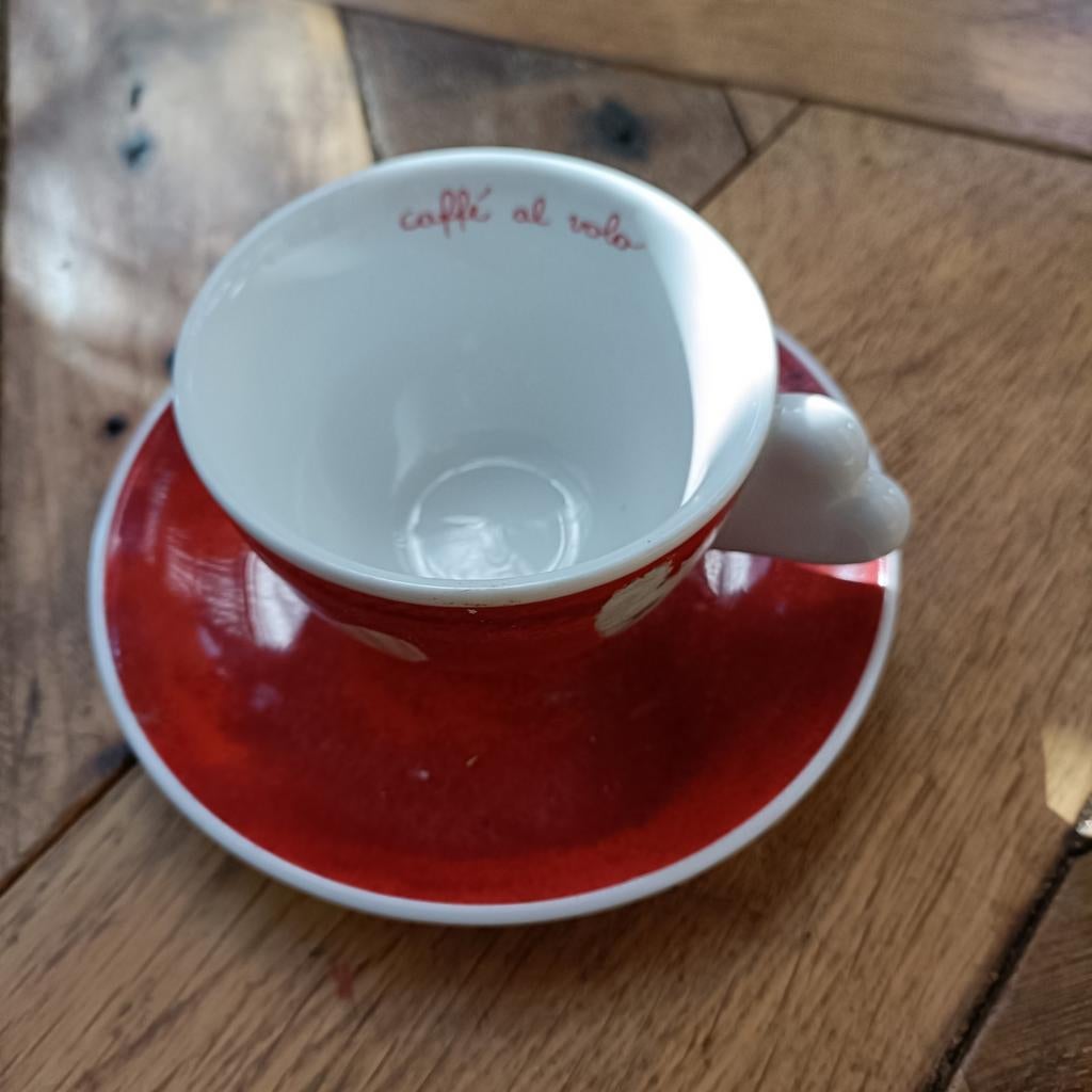Thun Bozen Italy Espresso Kop en Schotel - Rood met Hartjes, Huis en Inrichting, Keramiek, Ophalen of Verzenden, Zo goed als nieuw