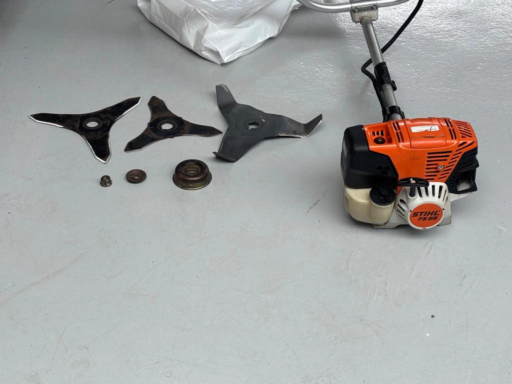 Stihl FS89 gebruikte bosmaaier met messen en draadkop, Gebruikt, Stihl
