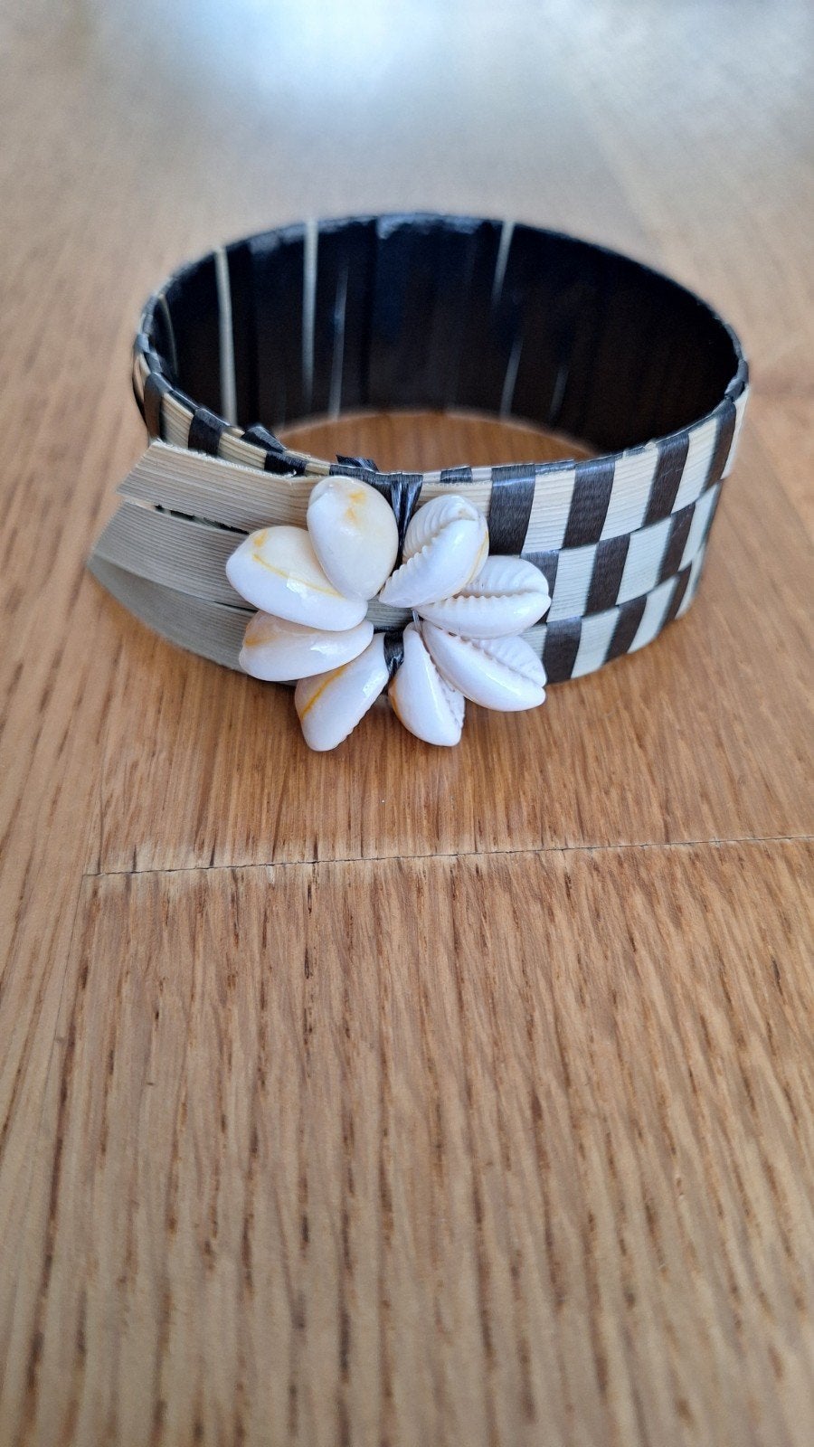 Handgemaakte Honolulu Armband met Schelpjes - Nieuw, Overige materialen, Zwart, Nieuw, Ophalen of Verzenden