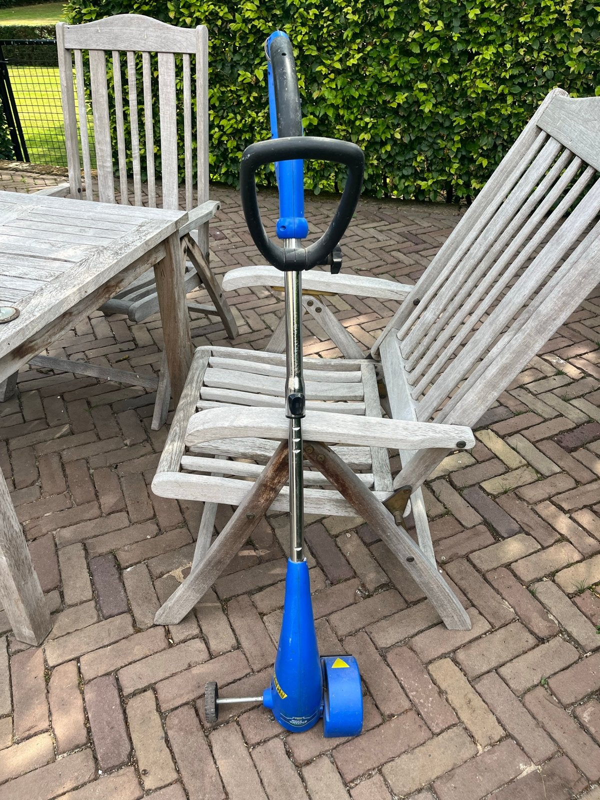 Kinzo Weed Sweeper - Onkruidborstelmachine, Tuin en Terras, Hand-tuingereedschap, Ophalen, Gebruikt, Overige soorten