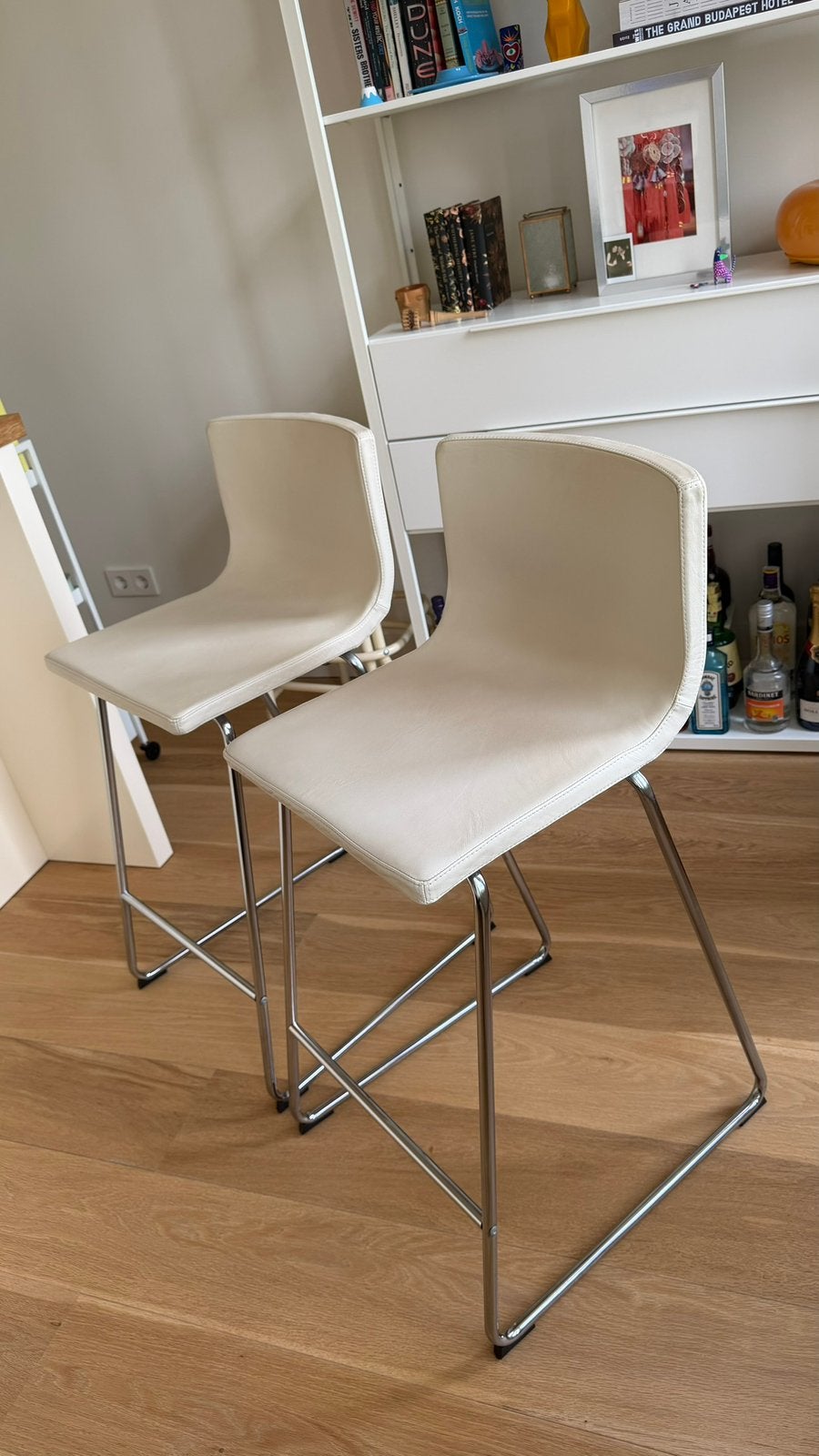 IKEA Bernhard Bar Stools with Backrest – Set of 2, 2 krukken, Ophalen, Zo goed als nieuw, 60 tot 90 cm
