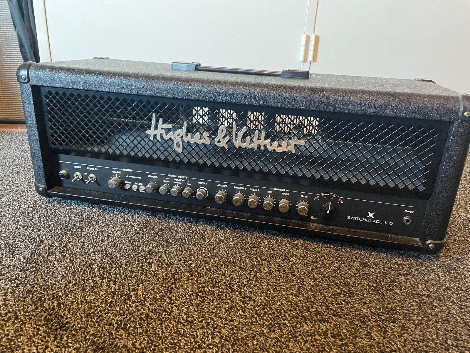 Hughes & Kettner Switchblade 100 gitaar head met voetpedaal, Ophalen of Verzenden, Gebruikt, Gitaar, 100 watt of meer
