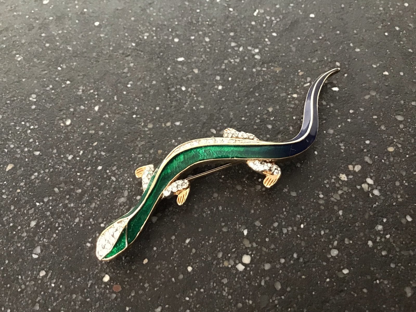 Attwood & Sawyer (A&S) gemerkte hagedis broche met strass, Overige materialen, Gebruikt, Ophalen of Verzenden, Groen